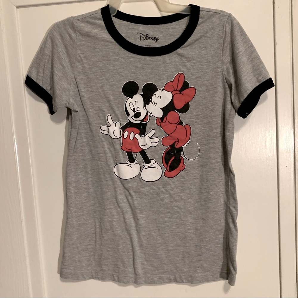Disney Official Minnie Mickey Mouse Kissing T-shirt women’s size small
